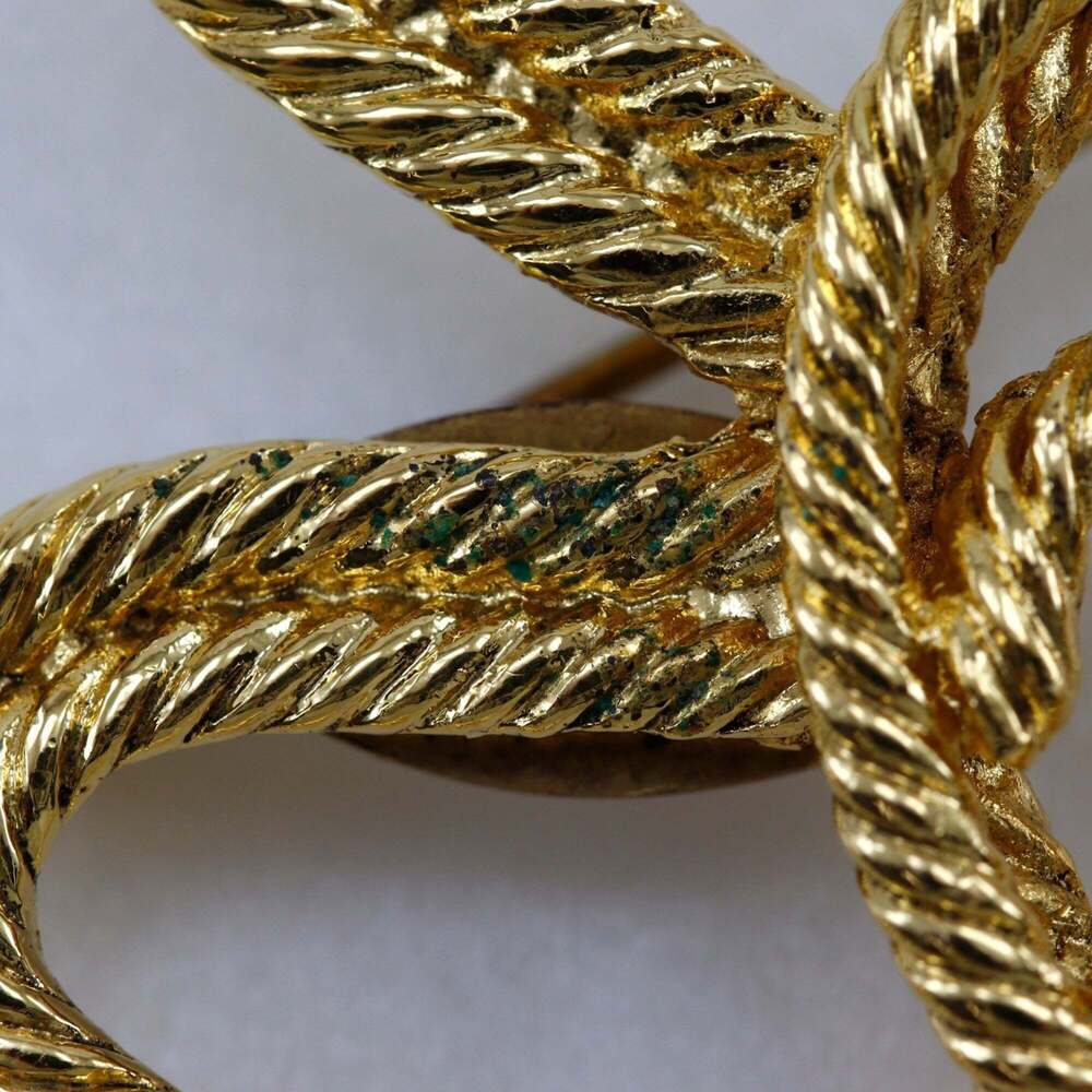 CHANEL Vintage Gold Logo Brooch - Picture 4 of 8